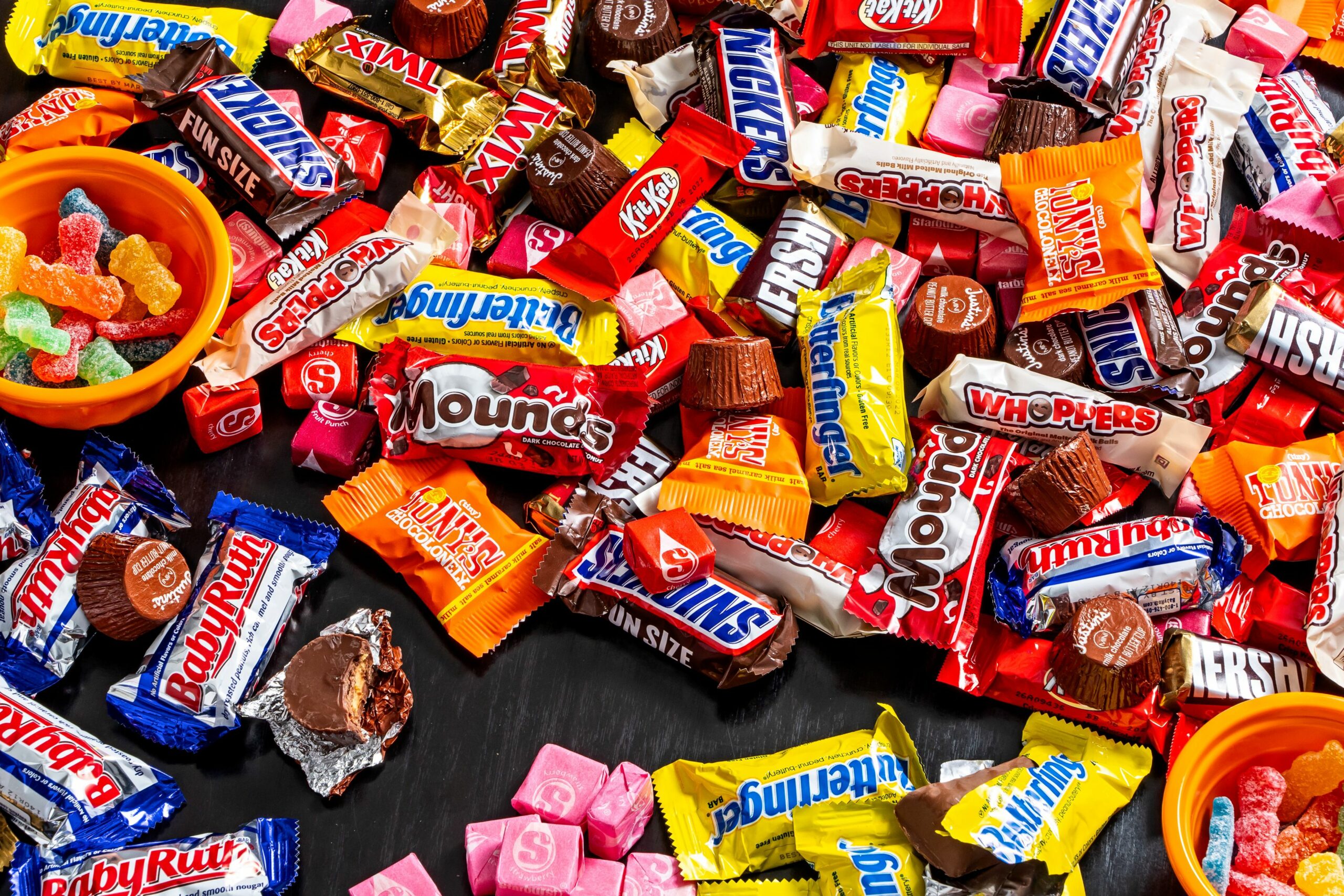Read more about the article A Dietitian’s Tips for Managing Halloween Candy with Kids By Sarah Remmer